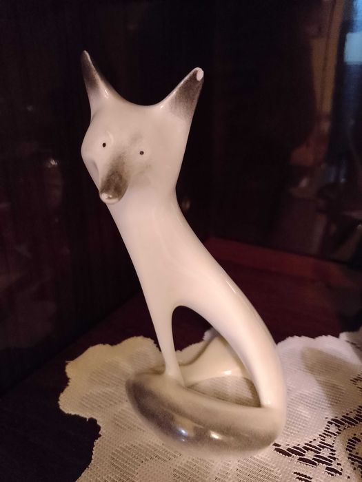 Siedzący lis figurka