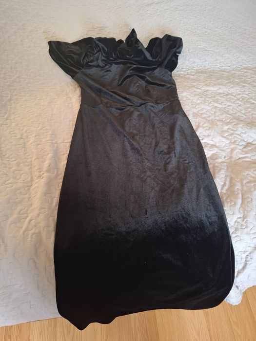 Śliczna czarna Aksamitna sukienka rozmiar L