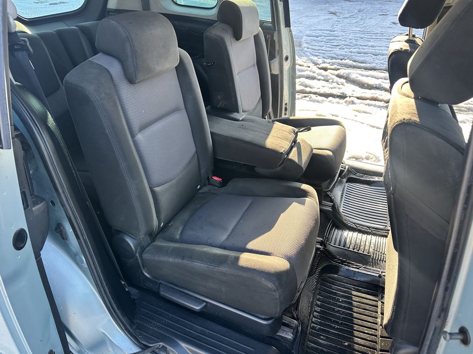 Мпродам мазду 5. 2005год