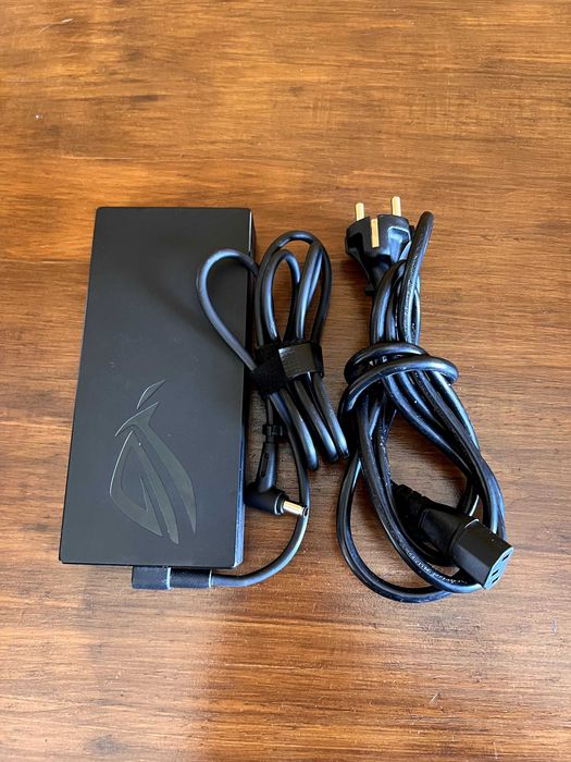 ASUS ROG Strix G18 | i9-14900HX | RTX 4070 | 32GB RAM | 1TB SSD | Como novo