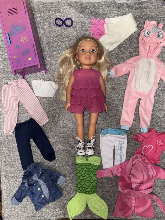 Кукла Designa Friend Collection с комплектом одежды. Велика лялька