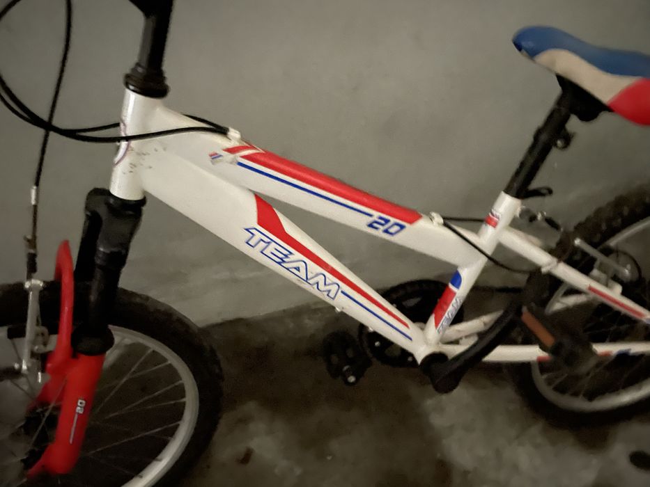 Bicicleta de crianca em excelente estado, roda 20, com mudancas!