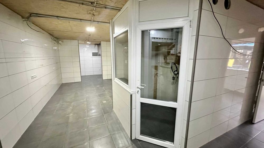 Без% Фото реал  н/ф 132м2 фасад 1пов зупинка гр.трансп. м Шулявка 14хв