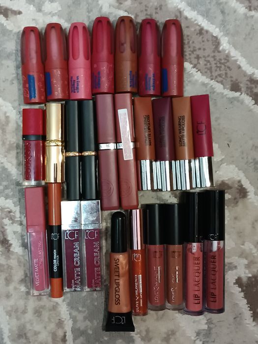 Губна помада, блиск для губ,тональний,консілер, коректор, рум'яна ,.