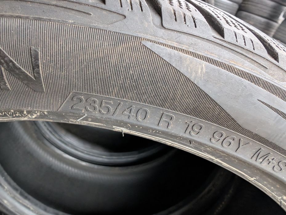 Зимняя резина 235/40 R19 Vredestein