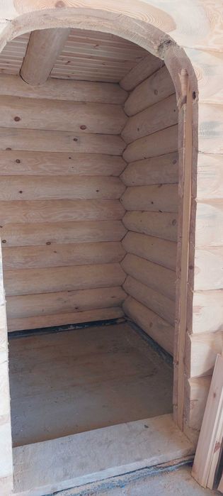 Продам ЗРУБ ( дерево кругляк тесаний вручну) 70м2