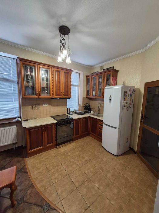 Продам добротний будинок 225м2 з ремонтом меблями і технікою, 10 соток