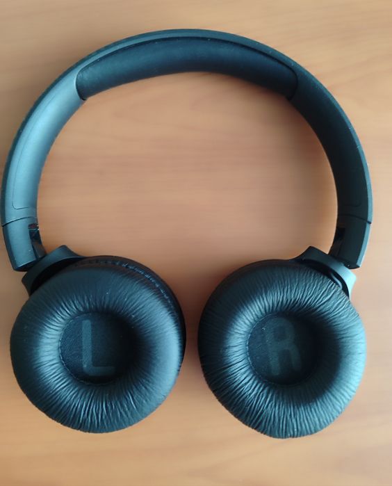 Продам навушники JBL tune 560