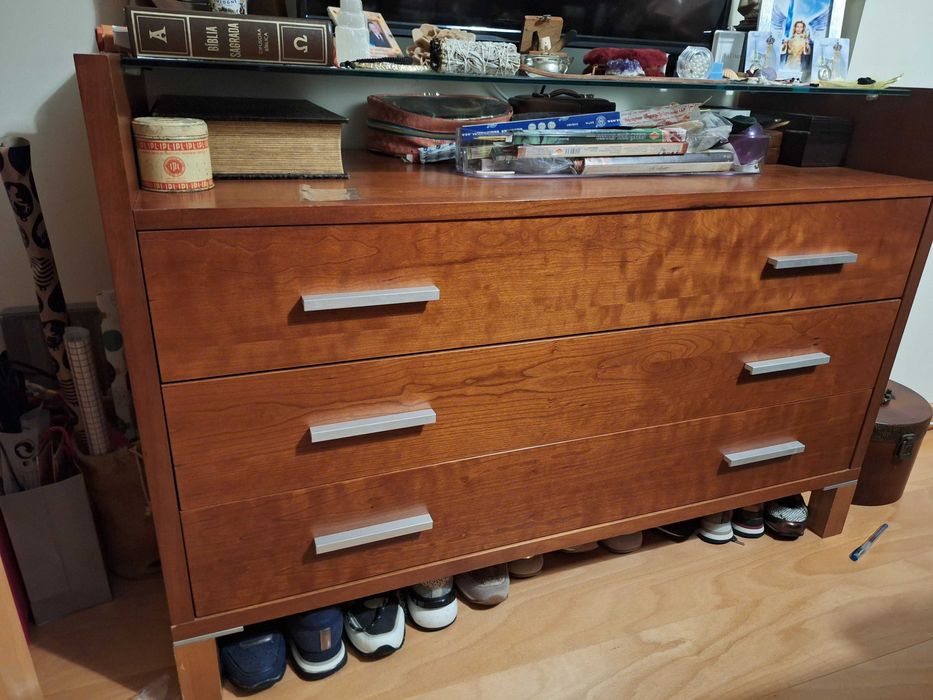 cômoda + 2 mesas de cabeceira