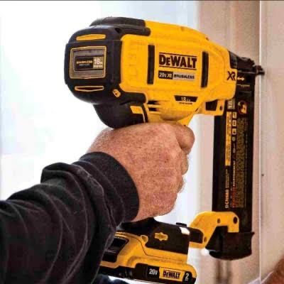 Акумуляторний нейлер DEWALT DCN680B 20 V MAX XR 18 США