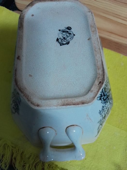 Terrina de louça de Sacavem, séc. dezanove
