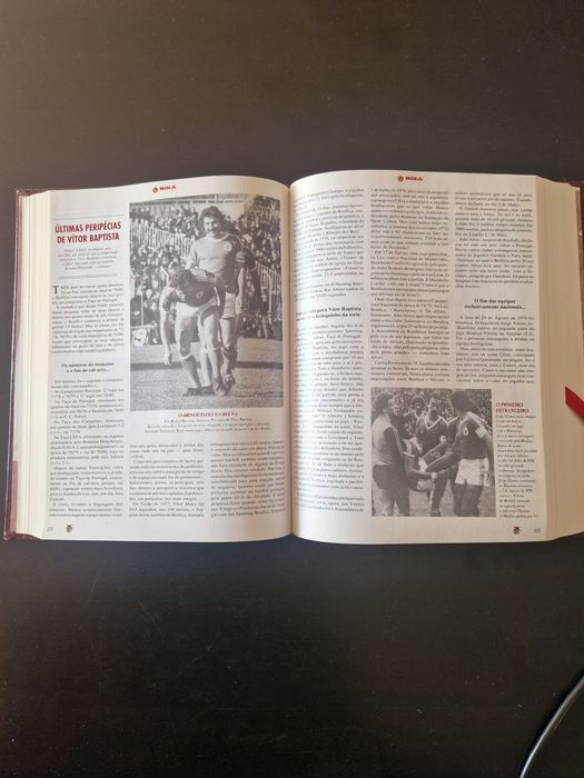 "Glória e Vida de Três Gigantes", editado pelo jornal "A Bola".