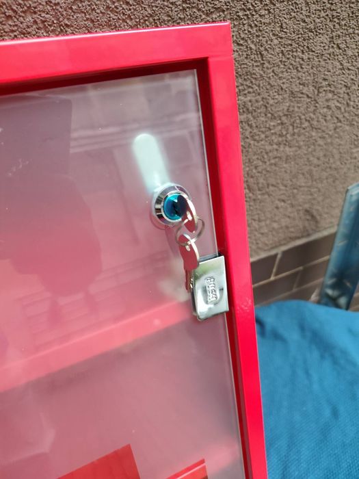 Nowa apteczka  ścienna z kluczykiem