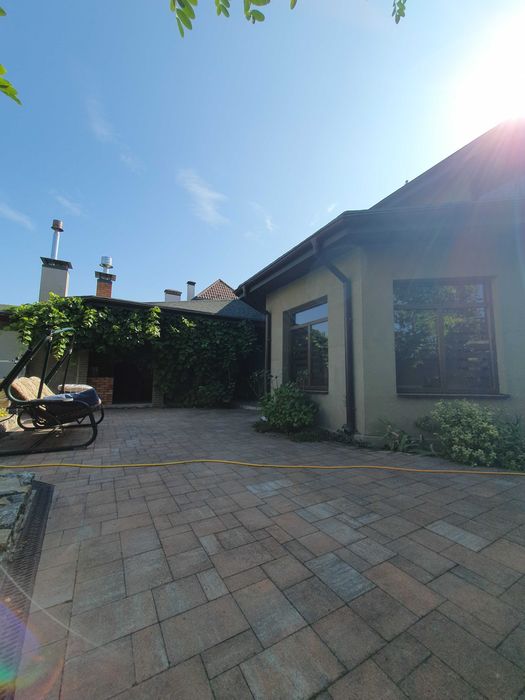 Продаж будинку з якісним ремонтом в центрі Бучі. Оформлення 2%