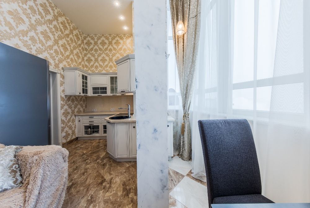 посуточно1к,вид,центр,ЖК Элегант,парковка,метро.ж/д вокзал,университ