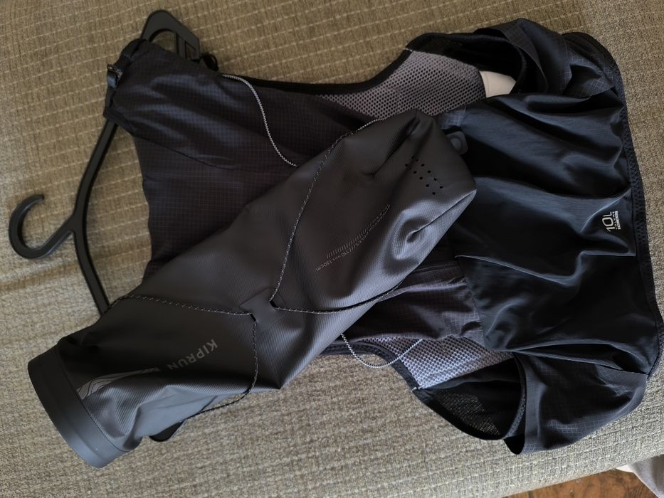 Colete Trail Kiprun 10L XL + Aljava + Bolsa de Água (Nova)
​Descrição