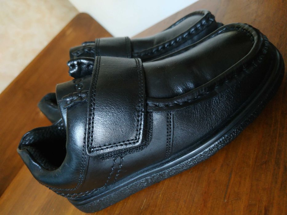 Нові стильні шкіряні туфлі Кангол лофери для хлопчика 29 розмір/19 см