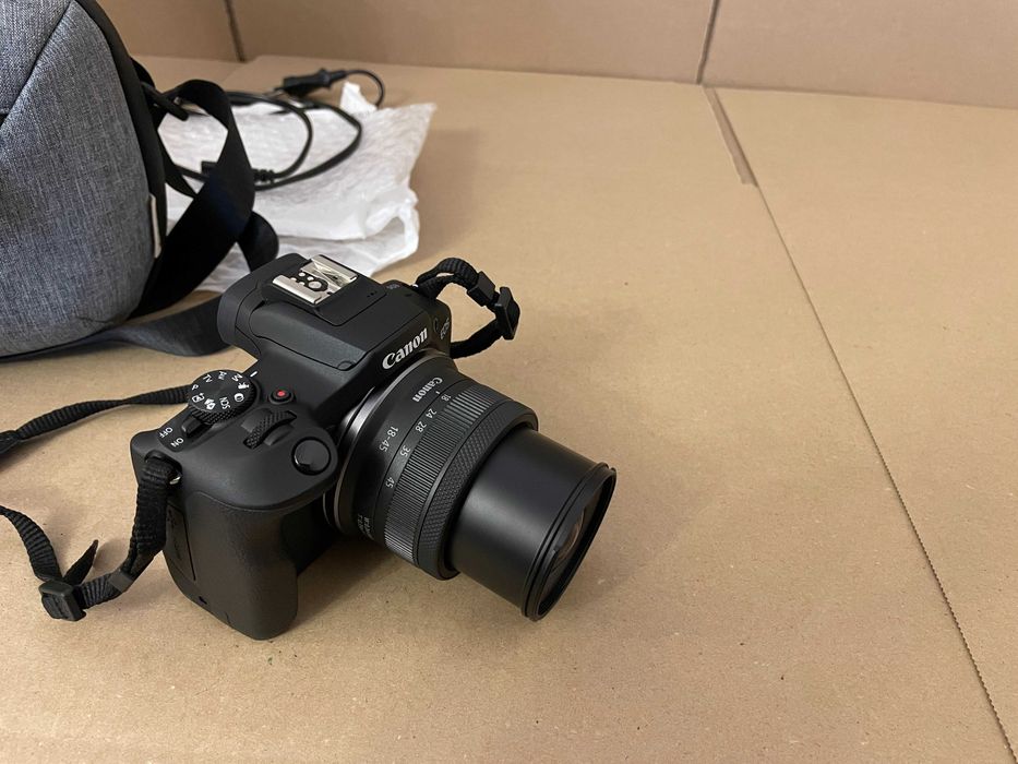 Canon EOS R100 + RF-S 18-45 mm f/4.5-6.3 IS STM + Torba NOWY Gwarancja