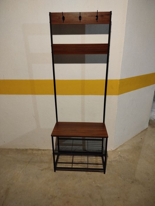 Bengaleiro ou guarda roupa/ sapataria