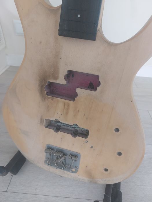 Бас гітара Squier mb4