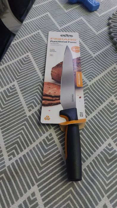 Nóż fiskars. Functional Form