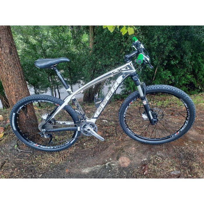 Btt 27.5 de carbono com xt e rock shox