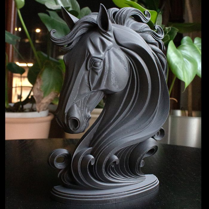 Koń płaskorzeźba oniryczny sztuka rzeźba