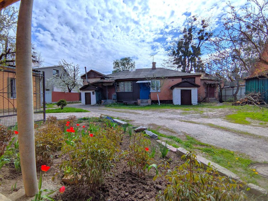 Елітний Центр. Парк Перемога/Співоче Поле. Закритий двір. Окремий вхід