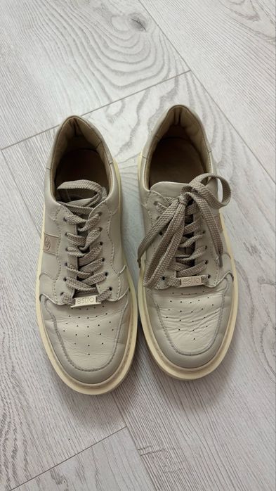 Кросівки,кеди шкіряні Estro