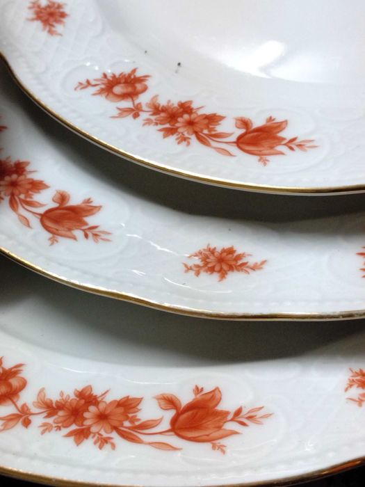 12 pratos ladeiros novos de louça de alta qualidade