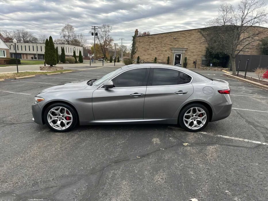 Alfa Romeo Giulia      2018