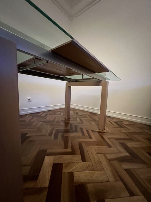 Mesa com tampo de vidro