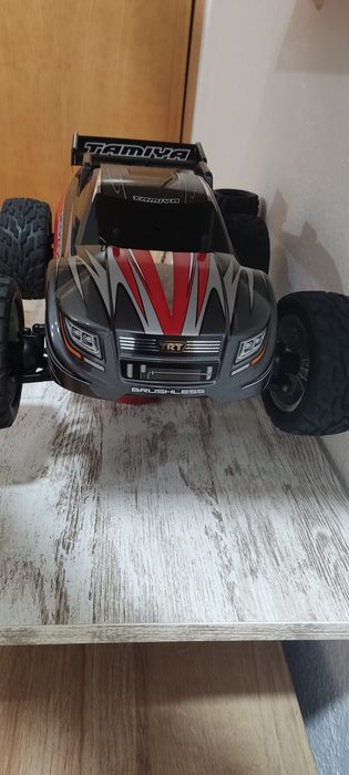 Tamiya levant xb bruslhess 3s como novo