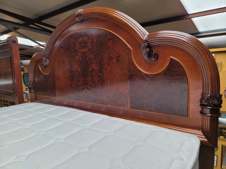 Óptima Cama de casal com estrado e colchão - Tudo em óptim
