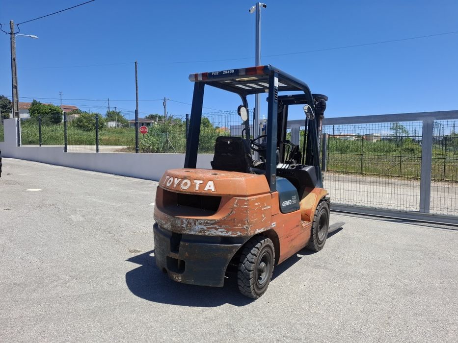 Empilhador toyota 2.5T diesel