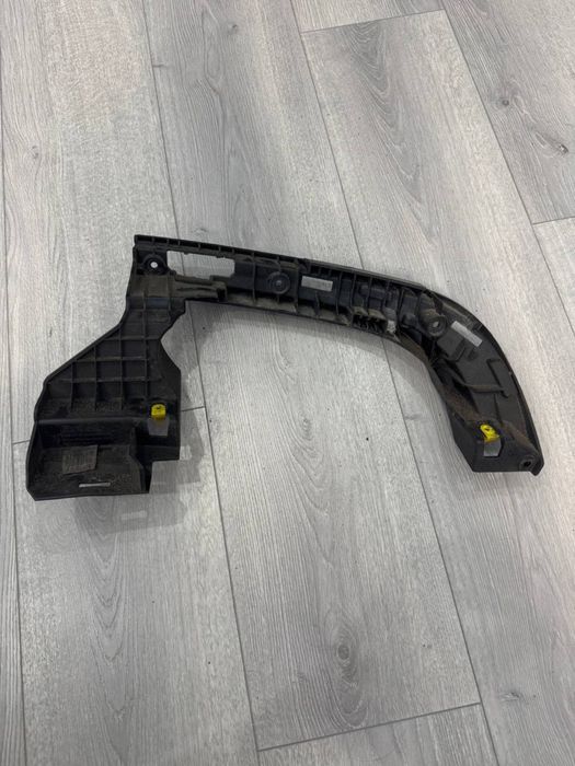 Кронштейн насадки на глушитель Audi A4 B9 2019 Левый 8W0807347A