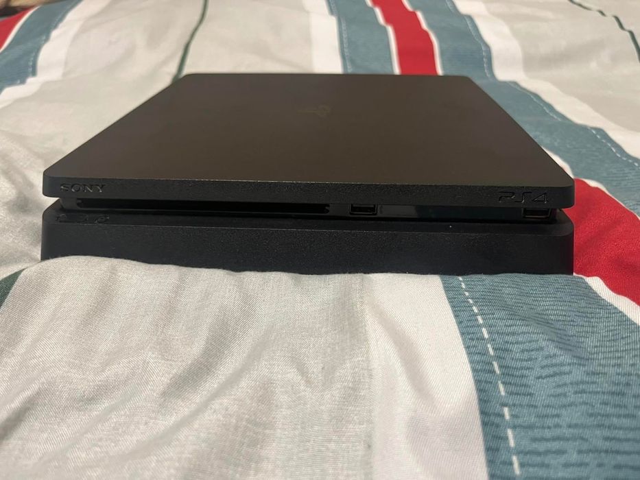 Продам PlayStation 4 slim