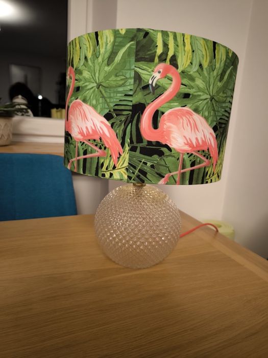 Lampa stołowa ze szklaną podstawa