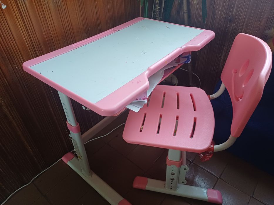Парта , стіл , стілець