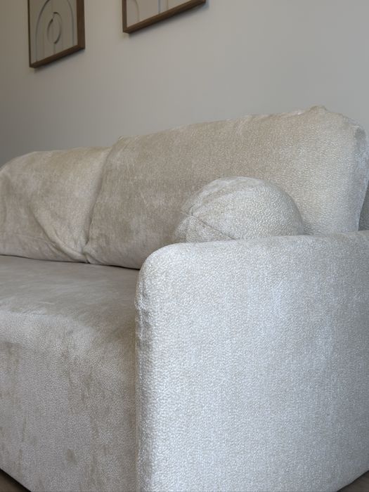 Nowoczesna kanapa wolnostojąca - sofa do salonu - w kolorze beżowym, kremowym jak NOWA!