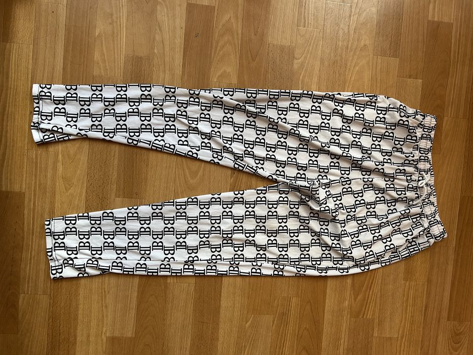 Spodnie materiałowe białe na gumce M 38