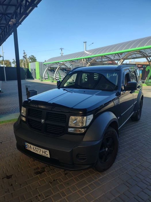 Ексклюзивний автомобіль Dodge Nitro у гарному