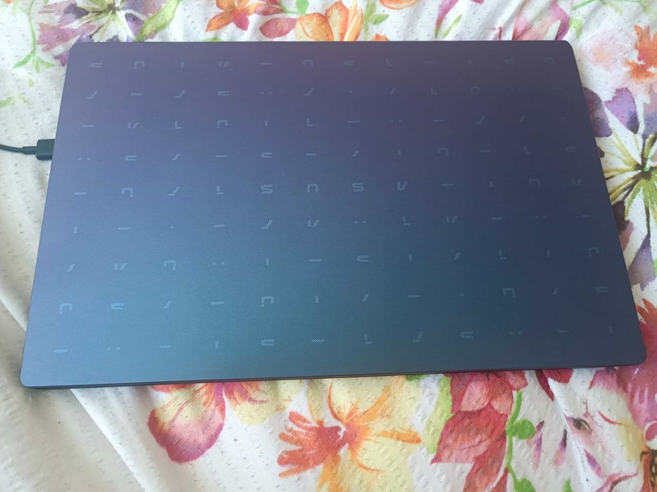 Sprzedaję laptopa Asus.