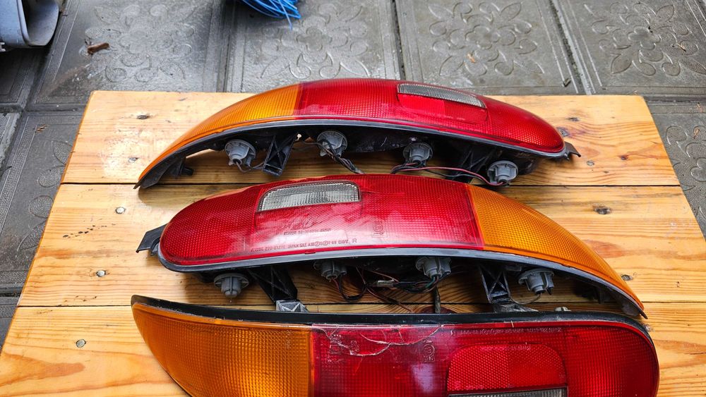 Скло дверей до автомобіля Мазда мх3