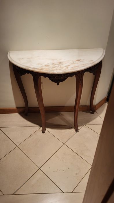 Mesa/ Credência em meia lua com tampo em mármore
