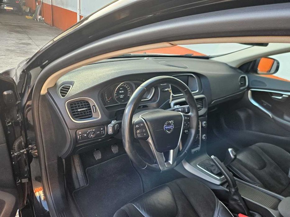 Volvo V40 Rdesign 2018