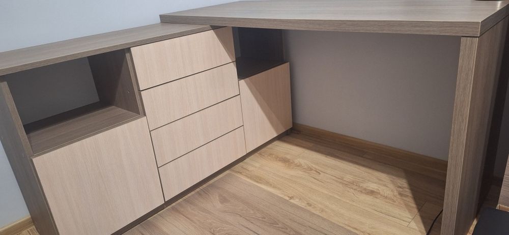 Duże biurko bardzo pojemne