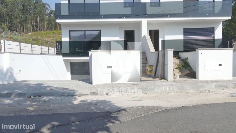Moradia Bifamiliar V3 de Luxo