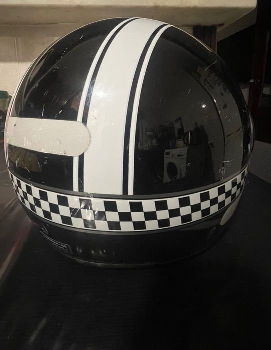 Capacete preto e branco L