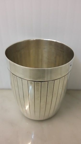Copo antigo de grandes dimensões